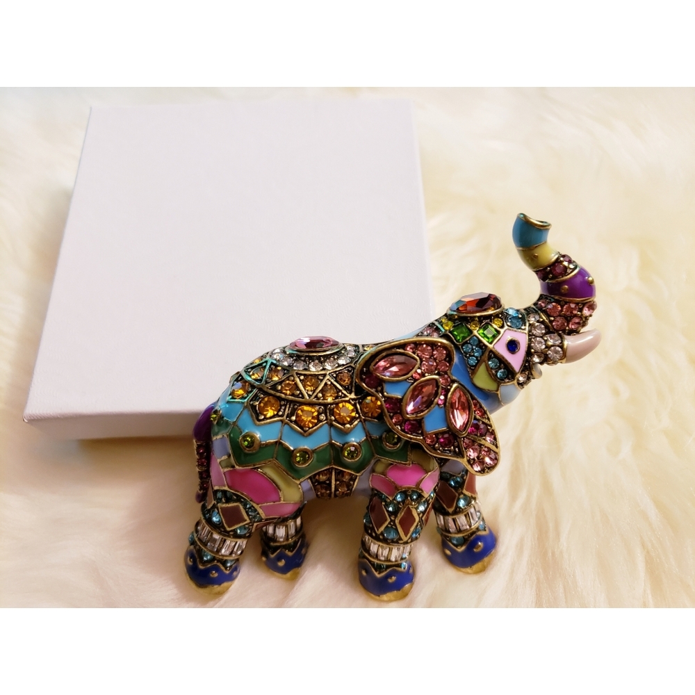 Heidi Daus Happy Elephant Pin - Picture 4 of 7
